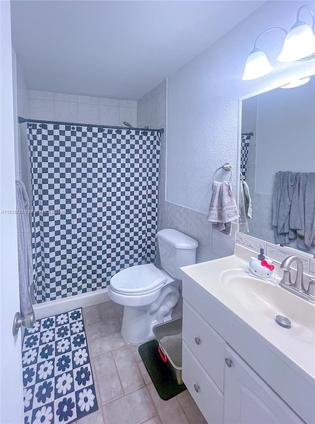 61 W Seminole Ct W, Royal Palm Beach, FL 33411 - full bath with vanity, tile walls, a tile shower, and tile patterned flooring
