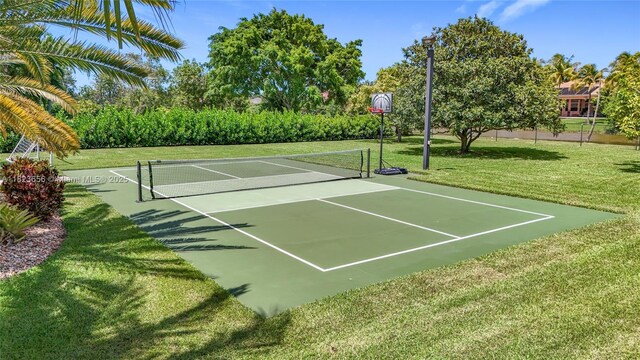 4268 SW 141st Ave, Davie, FL 33330 - view of yard with a tennis court