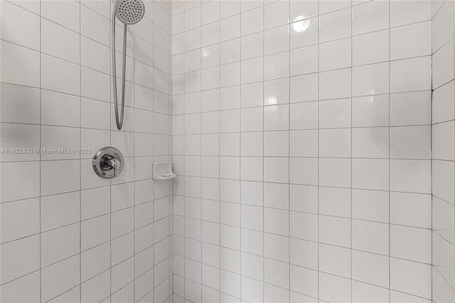 9052 Plymouth Pl Unit 9052, Tamarac, FL 33321 - full bathroom with a tile shower