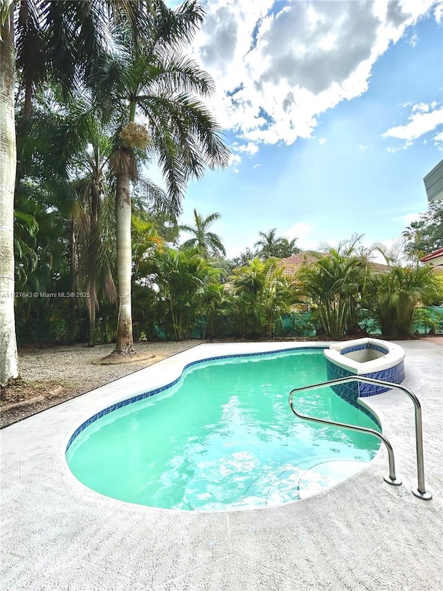 1084 Aspri Way, Riviera Beach, FL 33418 - view of swimming pool with a pool with connected hot tub