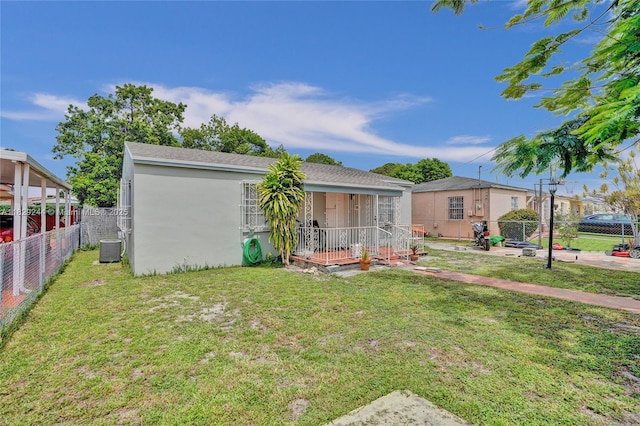 100 SW 67th Ct, Miami, FL 33144 - view of front facade featuring a porch, a fenced backyard, and stucco siding