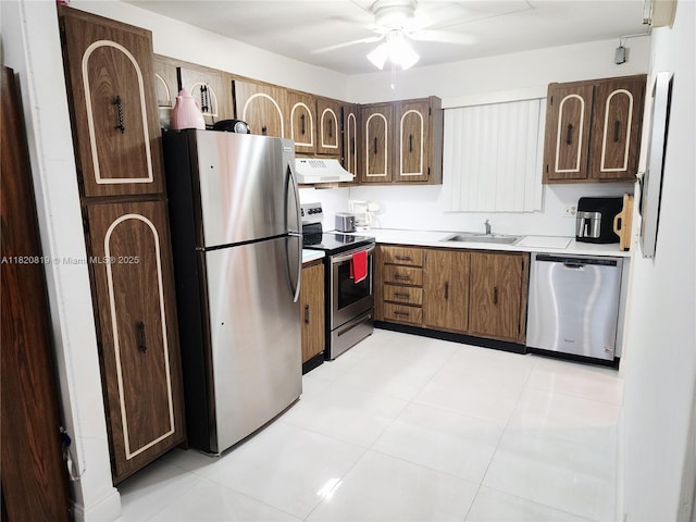 2541 Aragon Blvd Unit 105, Sunrise, FL 33322 - kitchen featuring stainless steel appliances, under cabinet range hood, a ceiling fan, and light countertops