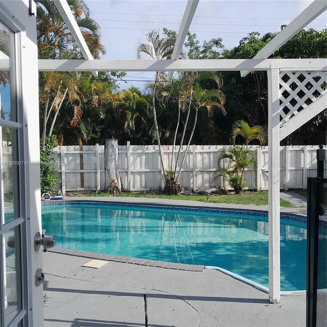 1214 NE 180th St, North Miami Beach, FL 33162 - view of pool