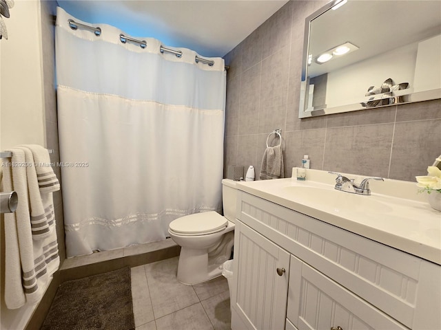 3071 N Course Dr Unit 107, Pompano Beach, FL 33069 - full bathroom with tile walls, tile patterned floors, vanity, and a shower with curtain