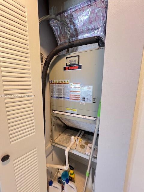 905 NW 107th Ave, Pembroke Pines, FL 33026 - view of utility room