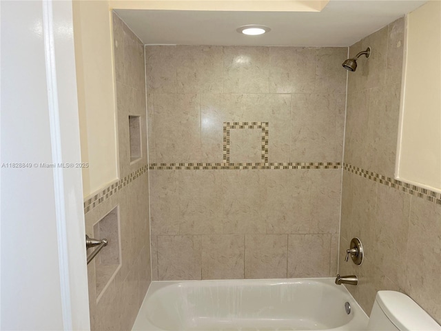 900 NE 18th Ave Unit 304, Fort Lauderdale, FL 33304 - bathroom with toilet and  shower combination