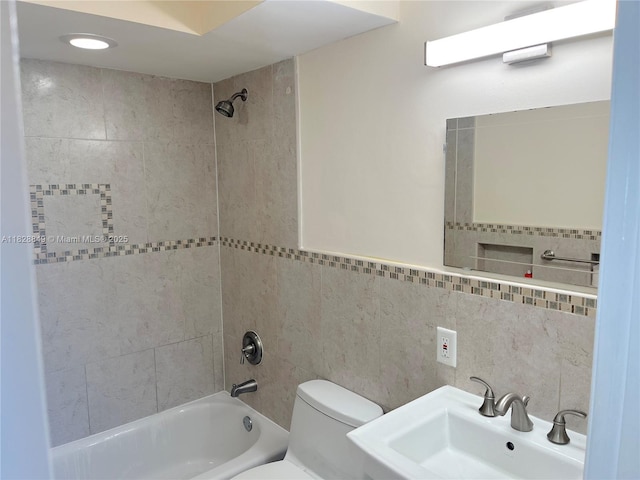 900 NE 18th Ave Unit 304, Fort Lauderdale, FL 33304 - bathroom with bathtub / shower combination and tile walls