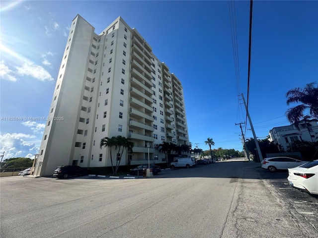 900 NE 18th Ave Unit 304, Fort Lauderdale, FL 33304 - view of property featuring uncovered parking