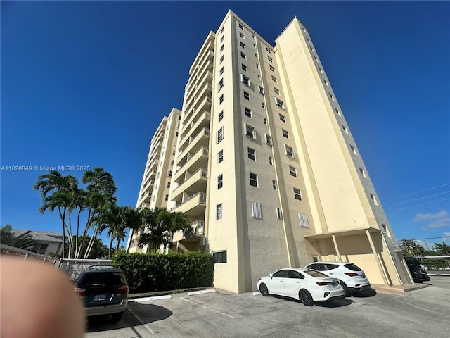 900 NE 18th Ave Unit 304, Fort Lauderdale, FL 33304 - view of building exterior featuring uncovered parking