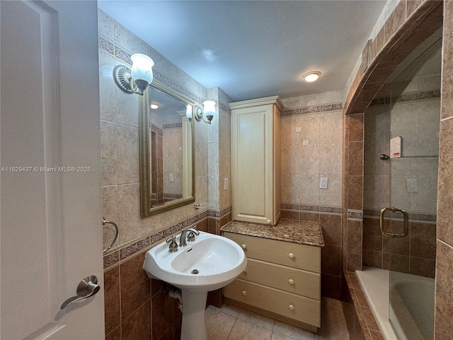 2555 Collins Ave Unit 2002, Miami Beach, FL 33140 - bathroom with tile walls and tile patterned flooring