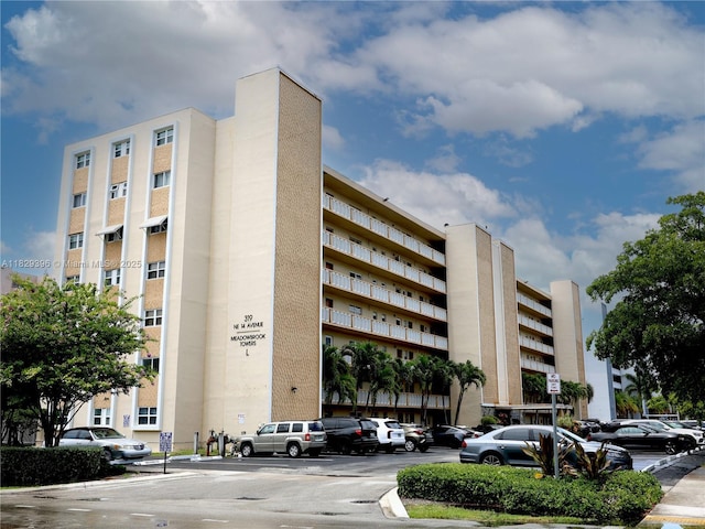 319 NE 14th Ave Unit 505, Hallandale Beach, FL 33009 - photo 1