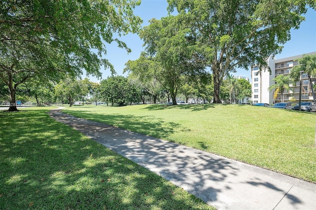 3150 W Rolling Hills Cir Unit 307, Davie, FL 33328 - view of property's community featuring a yard