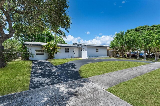 811 Evergreen Dr, Lake Park, FL 33403 - photo 3