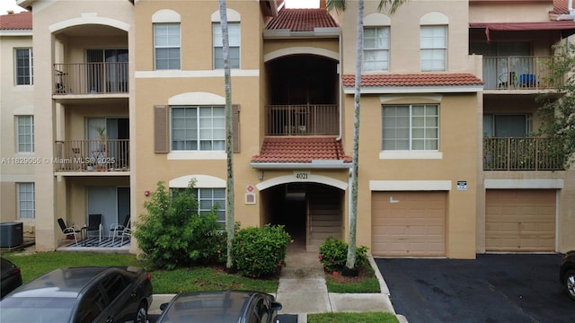 4021 San Marino Blvd Unit 102, West Palm Beach, FL 33409 - view of property featuring a garage and driveway