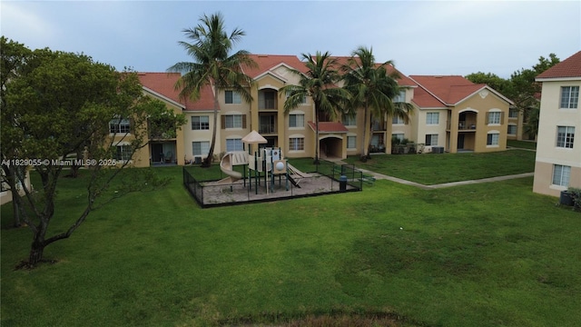 4021 San Marino Blvd Unit 102, West Palm Beach, FL 33409 - view of property's community with a lawn