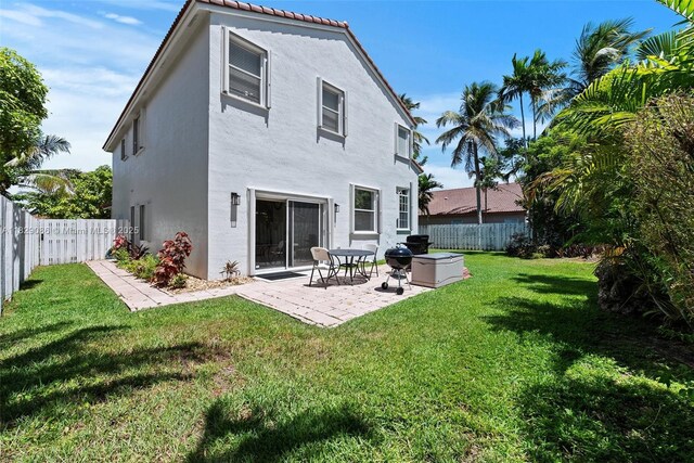 960 NW 185th Ave, Pembroke Pines, FL 33029 - rear view of property featuring stucco siding, a fenced backyard, and a patio