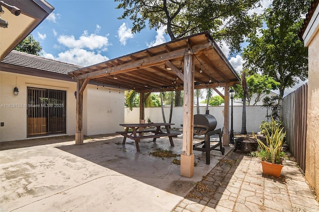 17625 NW 62nd Ct, Hialeah, FL 33015 - fenced backyard with a patio area