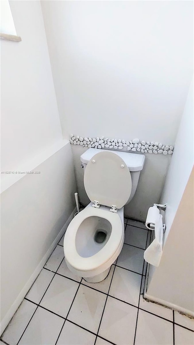 1780 NE 191st St Unit 704-2, Miami, FL 33179 - bathroom with tile patterned floors