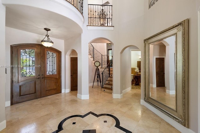 2211 Azalea Pl, Winter Park, FL 32789 - foyer featuring arched walkways, stairs, and a towering ceiling