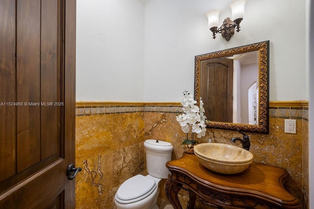 2211 Azalea Pl, Winter Park, FL 32789 - bathroom with tile walls, vanity, a wainscoted wall, and ornamental molding