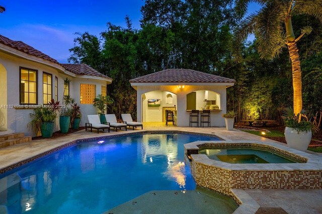 2211 Azalea Pl, Winter Park, FL 32789 - view of pool featuring a patio area and a pool with connected hot tub