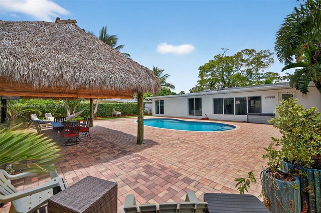 6201 SW 3rd St, Plantation, FL 33317 - swimming pool with a patio area