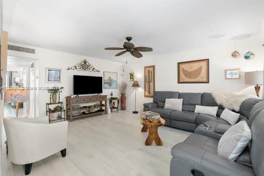 473 Brittany J 473, Delray Beach, FL 33446 - photo 4