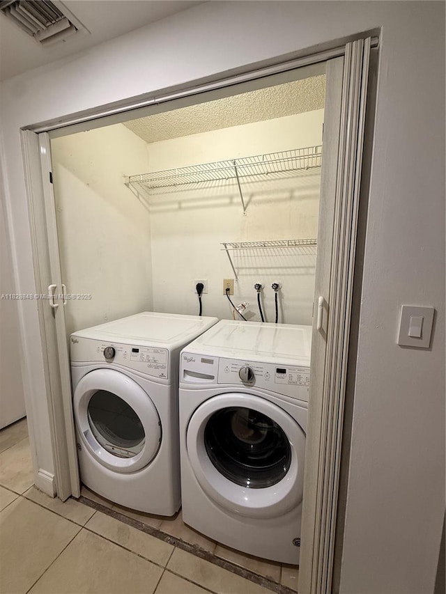 19926 NW 67th Pl, Hialeah, FL 33015 - laundry area featuring independent washer and dryer and light tile patterned floors