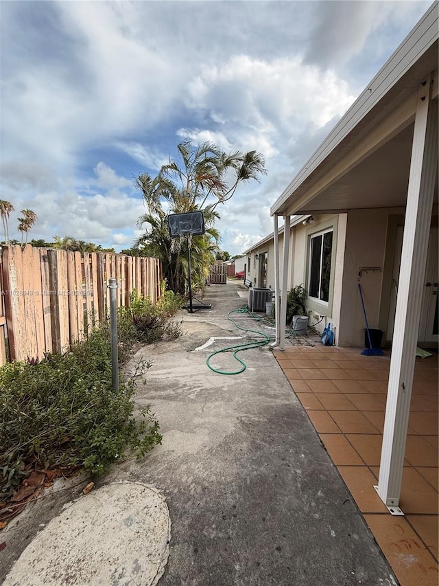 19926 NW 67th Pl, Hialeah, FL 33015 - view of yard featuring a patio area