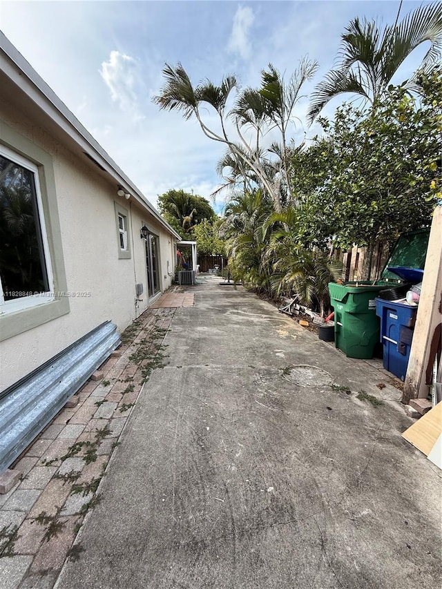 19926 NW 67th Pl, Hialeah, FL 33015 - view of yard with a patio