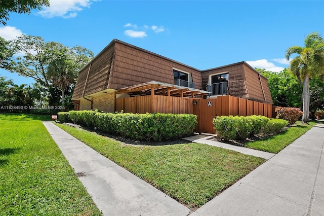 9112A SW 20th St, Davie, FL 33324 - view of side of home with mansard roof and brick siding