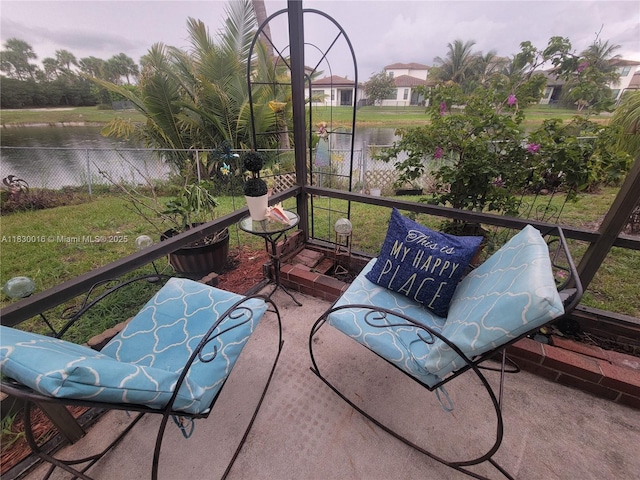 810 SW 113th Ter, Pembroke Pines, FL 33025 - sunroom featuring a water view