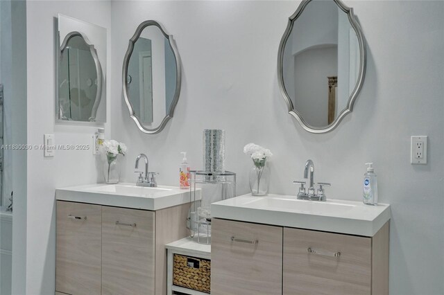 5347 SW 32nd Ter, Hollywood, FL 33312 - bathroom featuring two vanities