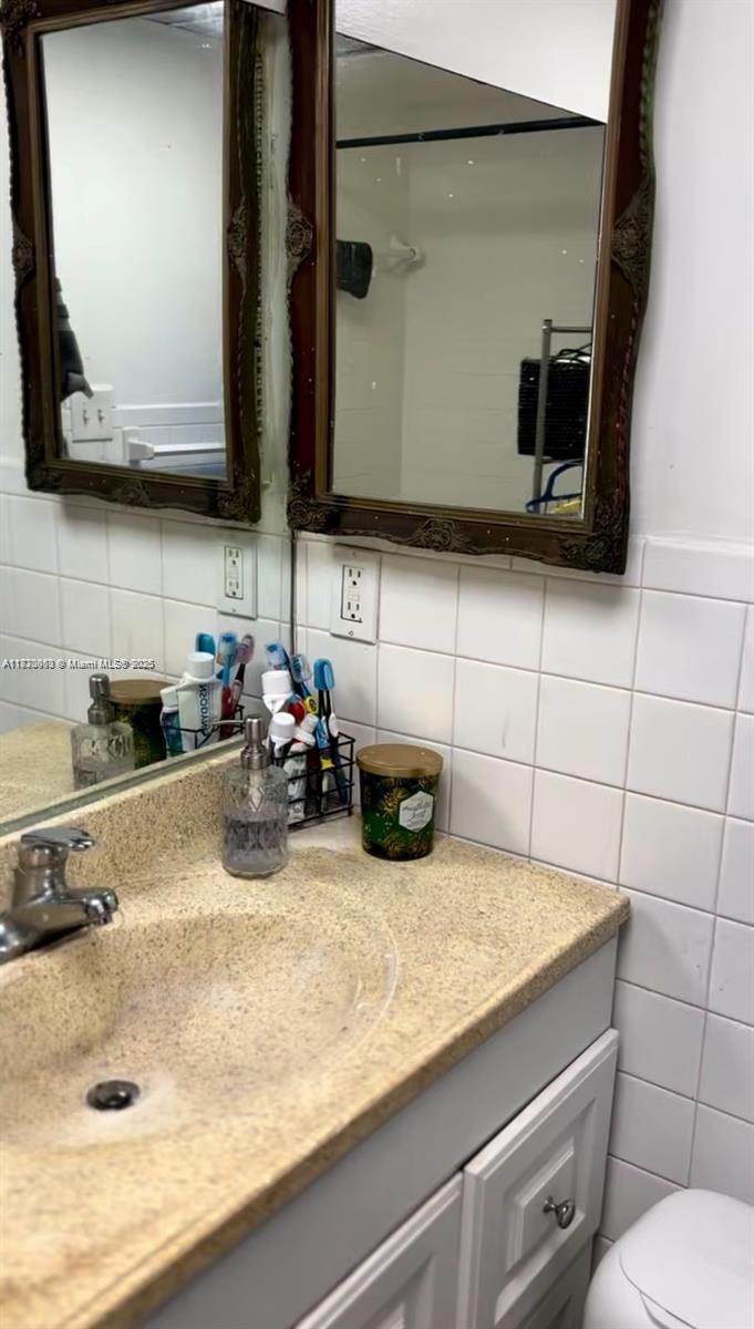 500 Executive Center Dr Unit 1C, West Palm Beach, FL 33401 - photo 2