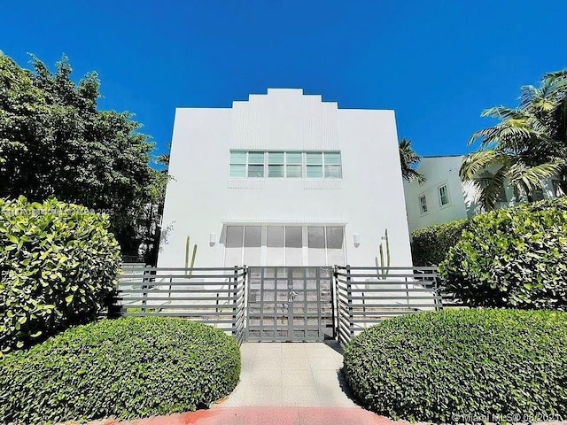 935 Euclid Ave Unit 7, Miami Beach, FL 33139 - art deco inspired home with stucco siding