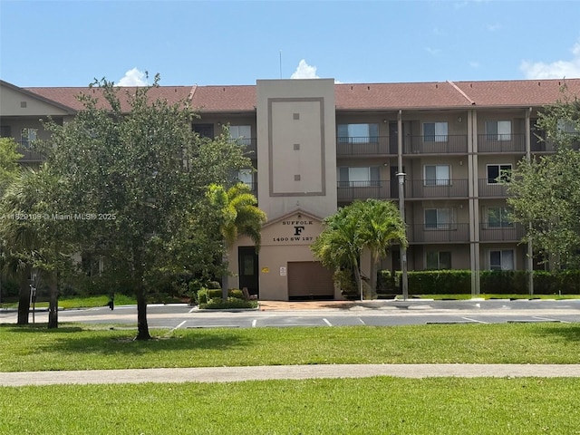 1400 SW 137th Ave Unit 411F, Pembroke Pines, FL 33027 - view of property featuring uncovered parking