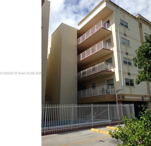 2008 Jackson St Unit D2, Hollywood, FL 33020 - photo 1