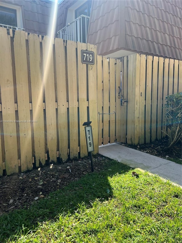 719 Mill Valley Pl, West Palm Beach, FL 33409 - view of gate