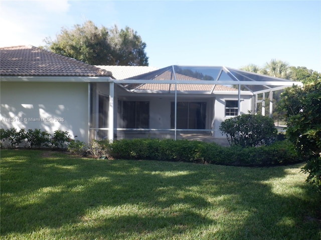 5103 Water Oak Ct, Palm Beach Gardens, FL 33410 - rear view of house featuring a tile roof, a lawn, stucco siding, and a lanai