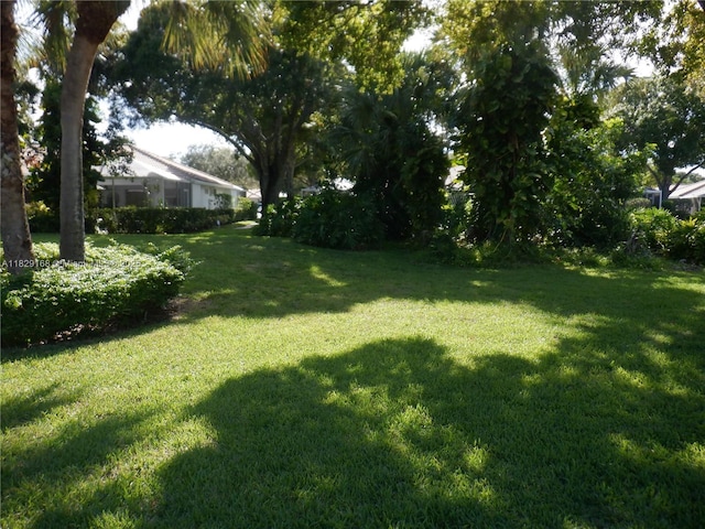 5103 Water Oak Ct, Palm Beach Gardens, FL 33410 - view of grassy yard