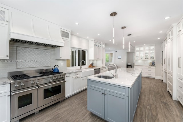 11401 SW 69th Ave, Pinecrest, FL 33156 - kitchen featuring stainless steel appliances, a kitchen island with sink, backsplash, white cabinets, and dark wood finished floors