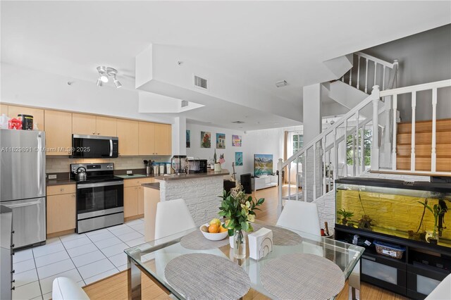 2811 NE 185th St Unit 804, Aventura, FL 33180 - photo 11