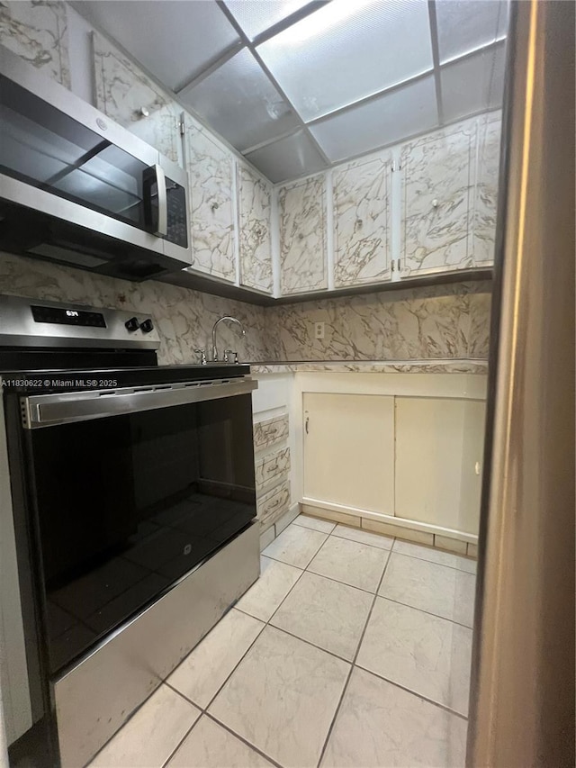5050 NW 7th St Unit 709, Miami, FL 33126 - bathroom featuring tile patterned flooring