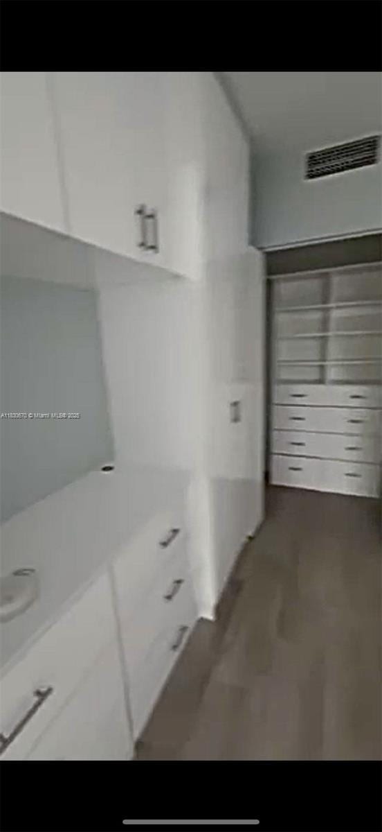 45 SW 9th St Unit 1906, Miami, FL 33130 - view of closet
