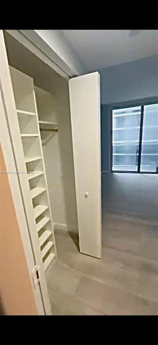 45 SW 9th St Unit 1906, Miami, FL 33130 - view of closet