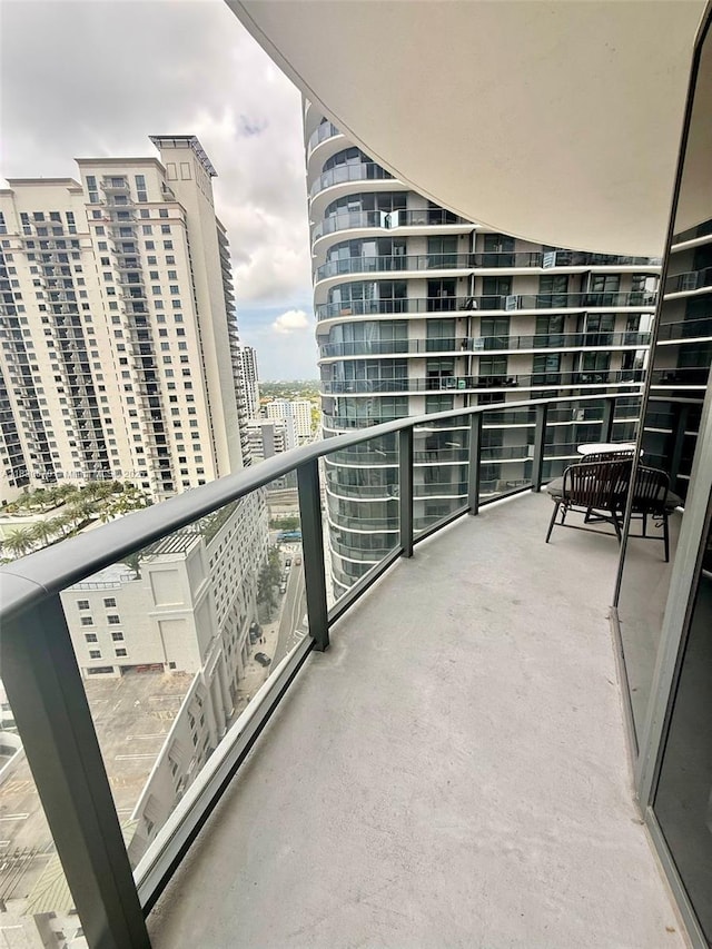 45 SW 9th St Unit 1906, Miami, FL 33130 - photo 32