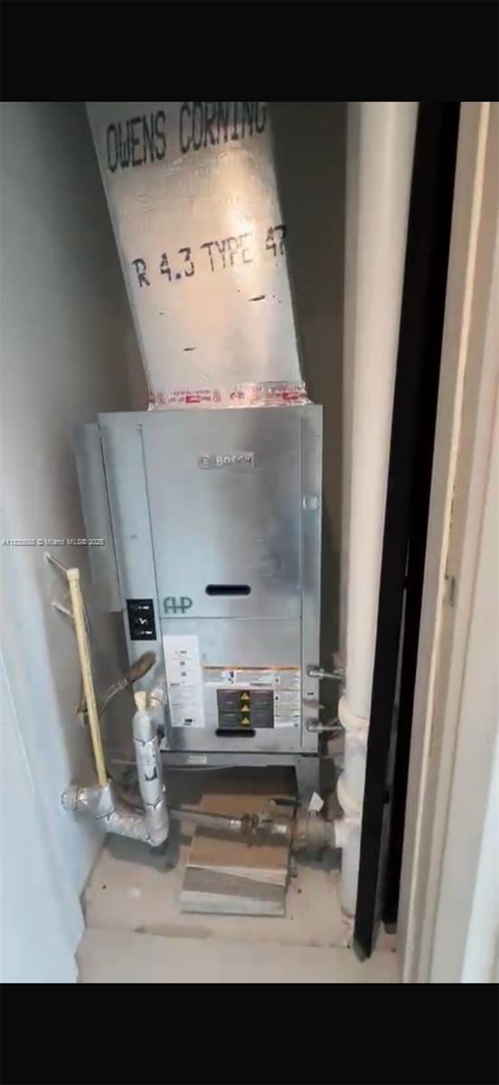 1000 Brickell Plz Unit 2008, Miami, FL 33131 - view of utility room