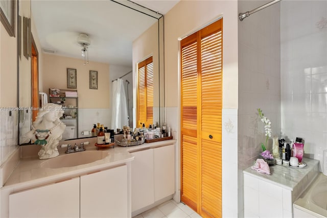 5443 SW 143rd Ct, Miami, FL 33175 - full bath featuring vanity, curtained shower, and a closet