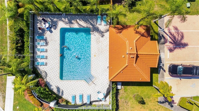 324 NW 107th Ave, Pembroke Pines, FL 33026 - bird's eye view of a pool