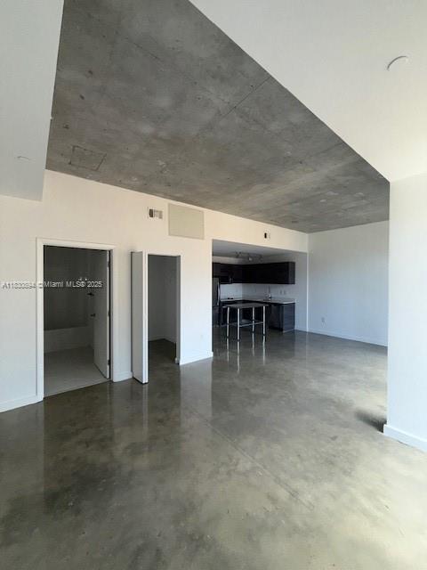151 SE 1st St Unit 1607, Miami, FL 33131 - garage with baseboards